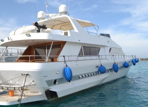 Private boat tour for snorkeling plus Orangbay island